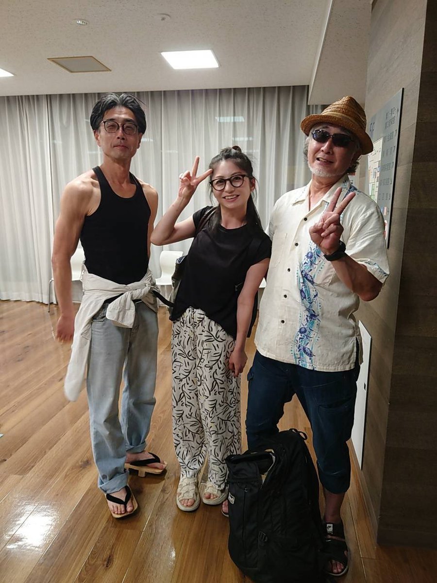Hakka62749202's tweet photo. 昨日も #つばめ組 #お気に召すまま 稽古❣️ほぼ本役が揃ったせいか演出の仲条さんのおっしゃる“アトモスフィア”を1番感じれた😊暑過ぎて皆んな装いがバカンス🌴になりがち😆ですが、素敵な大人達の座組。是非是非8月公演、お越しくださると嬉しいです🥰

【🎫ご予約⇩】
https://t.co/Obr8Xqk6Bh https://t.co/kZhuPywuVX