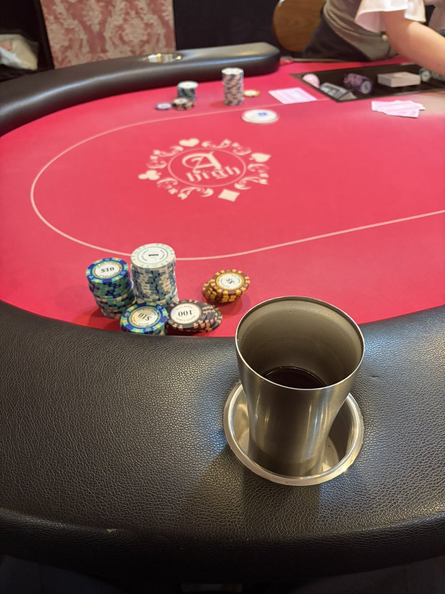mlml0305s's tweet photo. 今日はポーカー https://t.co/GcjxXXH5uv