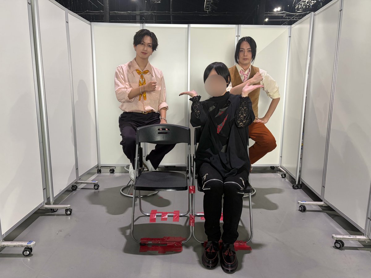 Koki00719's tweet photo. 両手に花です〜🪄🪄 https://t.co/ihzLbiZXM4