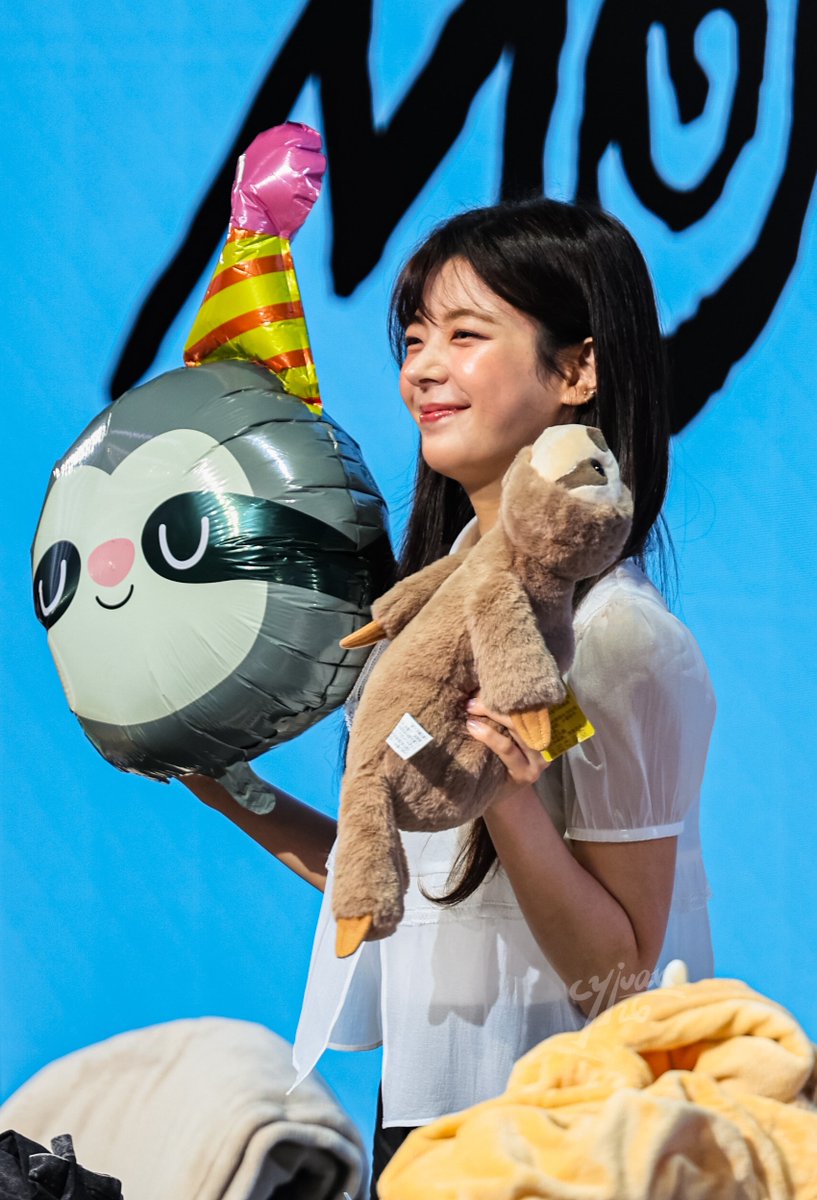 cyjuan26's tweet photo. 260725 KM
HBD🦥☺️🩵🤍

#ITZY #있지 #LIA #리아 https://t.co/0Bx5v05Y57