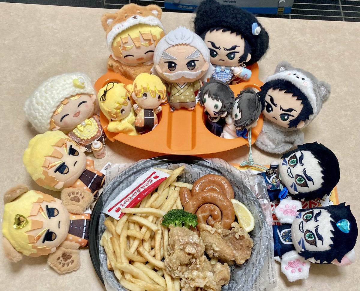 aktk_zk's tweet photo. 本日は爆竹ちゃんと邂逅〜ありがとう❣️
ジョイフルとカラオケ行ってきたよ〜✊😍 https://t.co/1RFTwVgqBc