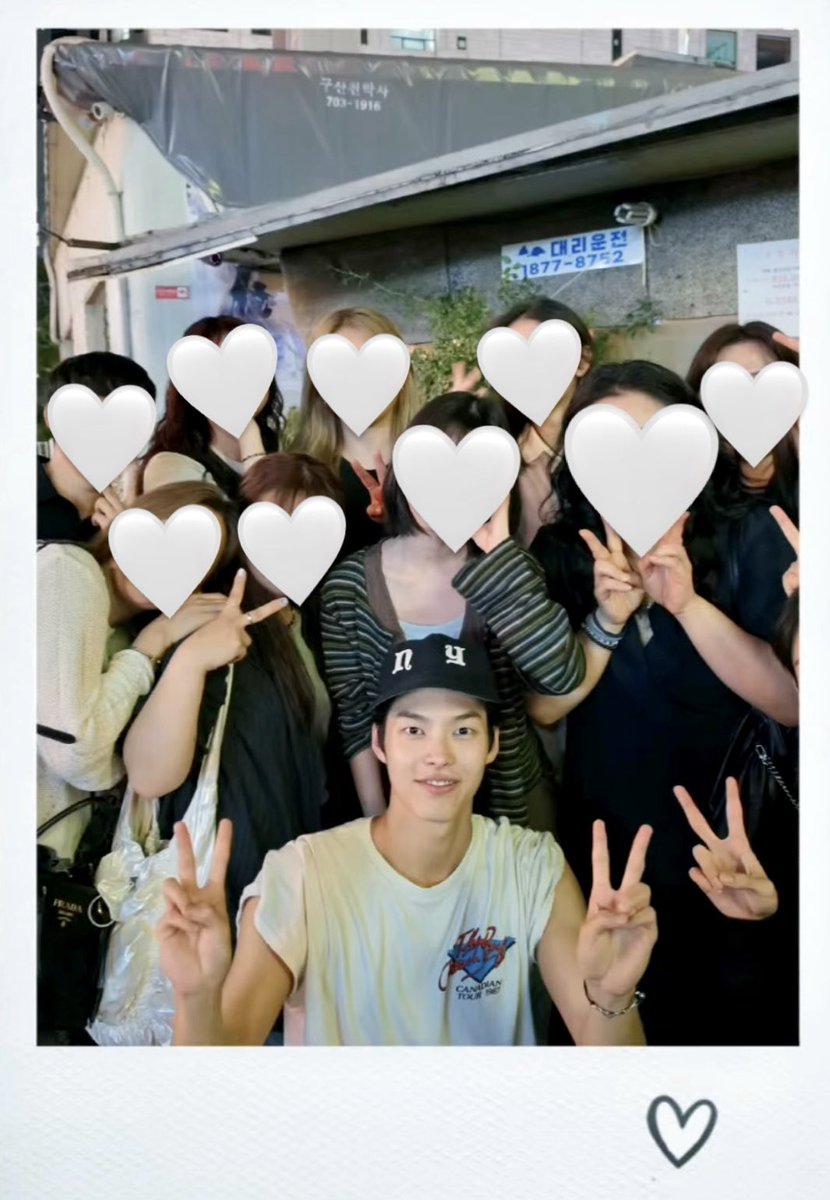 isngwni's tweet photo. staff insta update with park yoonho at the ‘the great bang ok-suk’ wrap up party ♡ #박윤호 https://t.co/YJ8me3vZXu
