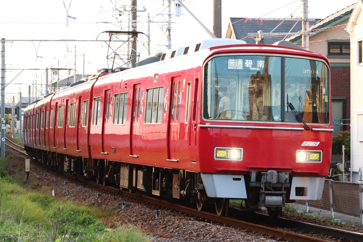 mu6417nambu's tweet photo. 三河線　1882レ〜1887レ　3504F

※3500系LEDライト車初入線(海線)

ついにLEDライトの3500系が碧南まで走行しました。
ワンマン車からハロゲンライトが消滅してしまったので必然的ではあるのですが…
なんだかんだハロゲンライト車ばかり来ていた海線は今思うと贅沢でしたね。 https://t.co/oAbzvYOrTc