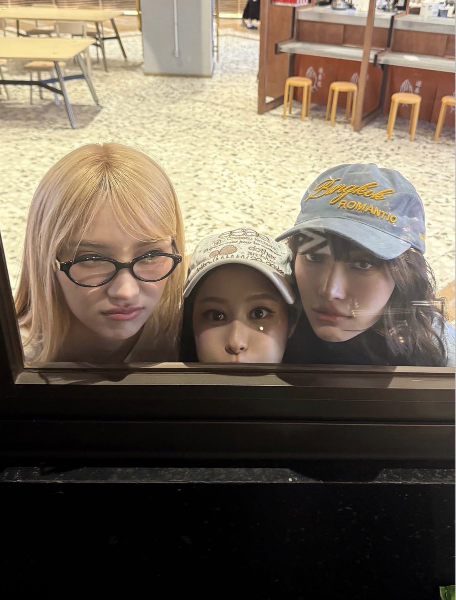 janxjingjing's tweet photo. DON’T EVER SEPARATE THEM 🥹💖 their bond is everything. ❤️‍🩹 https://t.co/bglFRYHXBT