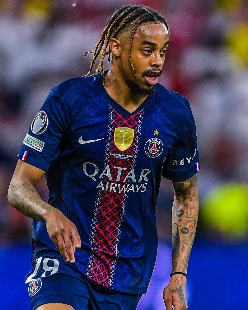 eurofootcom's tweet photo. 🚨🇫🇷 𝐁𝐑𝐄𝐀𝐊𝐈𝐍𝐆 | PSG value Bradley Barcola (23) at €170m, reports @JacobsBen. 💰 https://t.co/2Ybi6YkLzp