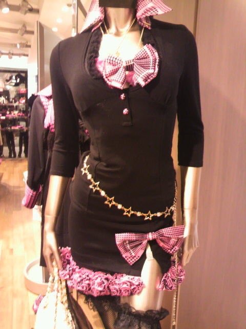 thepinkernet's tweet photo. MA*RS store in shinjuku (2010) 🎀 https://t.co/tZM0mgqldF