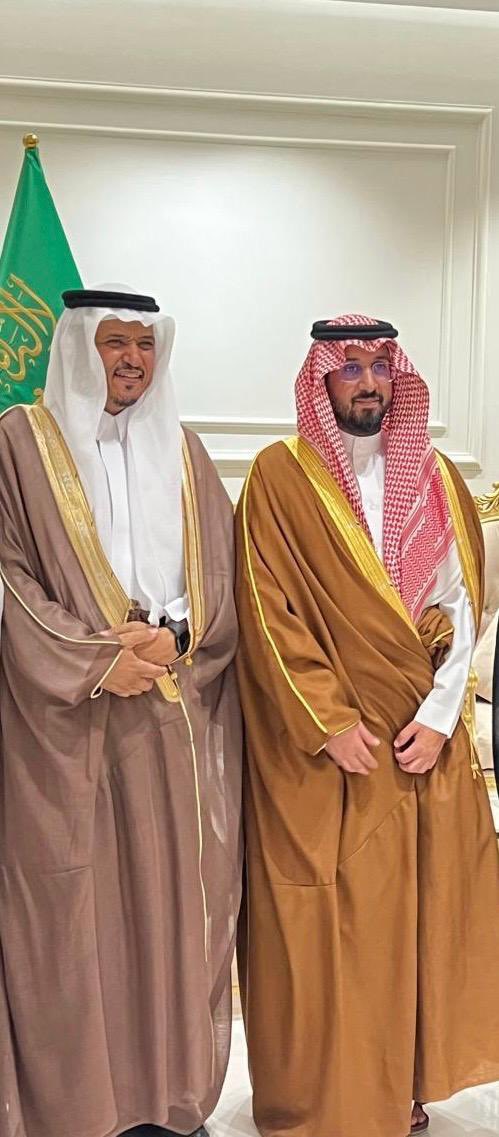 na7nlkm's tweet photo. أسرتنا في استقبال صاحب السمو الملكي الأمير فهدبن محمد بن سعدبن عبد العزيز في مزرعة عبد العزيز الشريف ( منتجع الهاشمية ) 
وقلت هذه : 
#الخرج 
هنا ابن سعود ارسى كل خير 
فخرج اليوم  تنبض بالحياة
وفهد ابن المحمد وابن سعد
سمو من سمو المكرمات 
فأبدع في مناحيها واولى
رعايته بأيدٍ مبدعات https://t.co/I0en5hq346