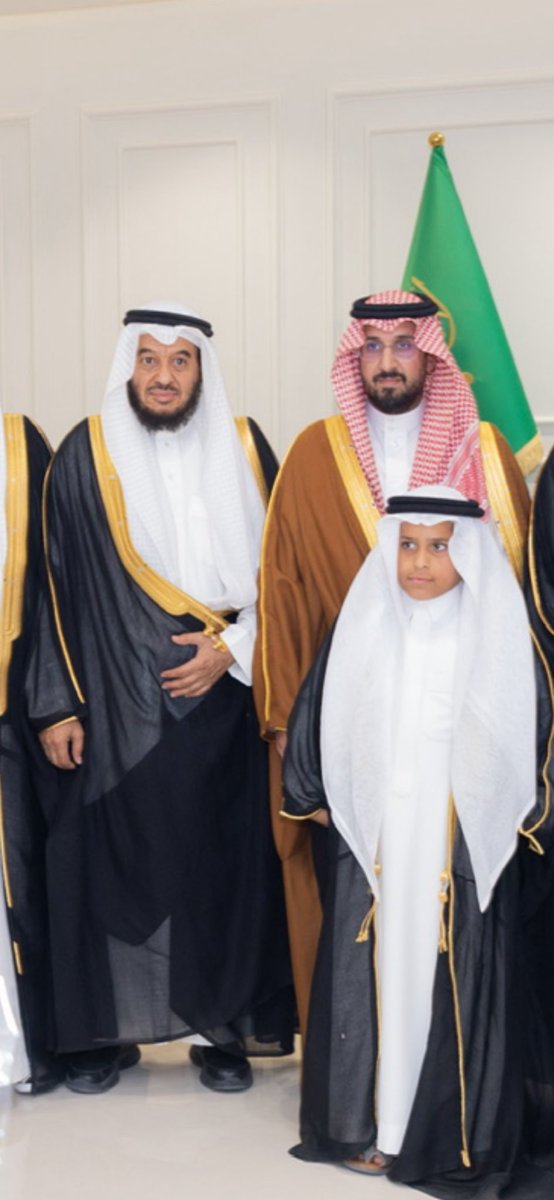 na7nlkm's tweet photo. أسرتنا في استقبال صاحب السمو الملكي الأمير فهدبن محمد بن سعدبن عبد العزيز في مزرعة عبد العزيز الشريف ( منتجع الهاشمية ) 
وقلت هذه : 
#الخرج 
هنا ابن سعود ارسى كل خير 
فخرج اليوم  تنبض بالحياة
وفهد ابن المحمد وابن سعد
سمو من سمو المكرمات 
فأبدع في مناحيها واولى
رعايته بأيدٍ مبدعات https://t.co/I0en5hq346