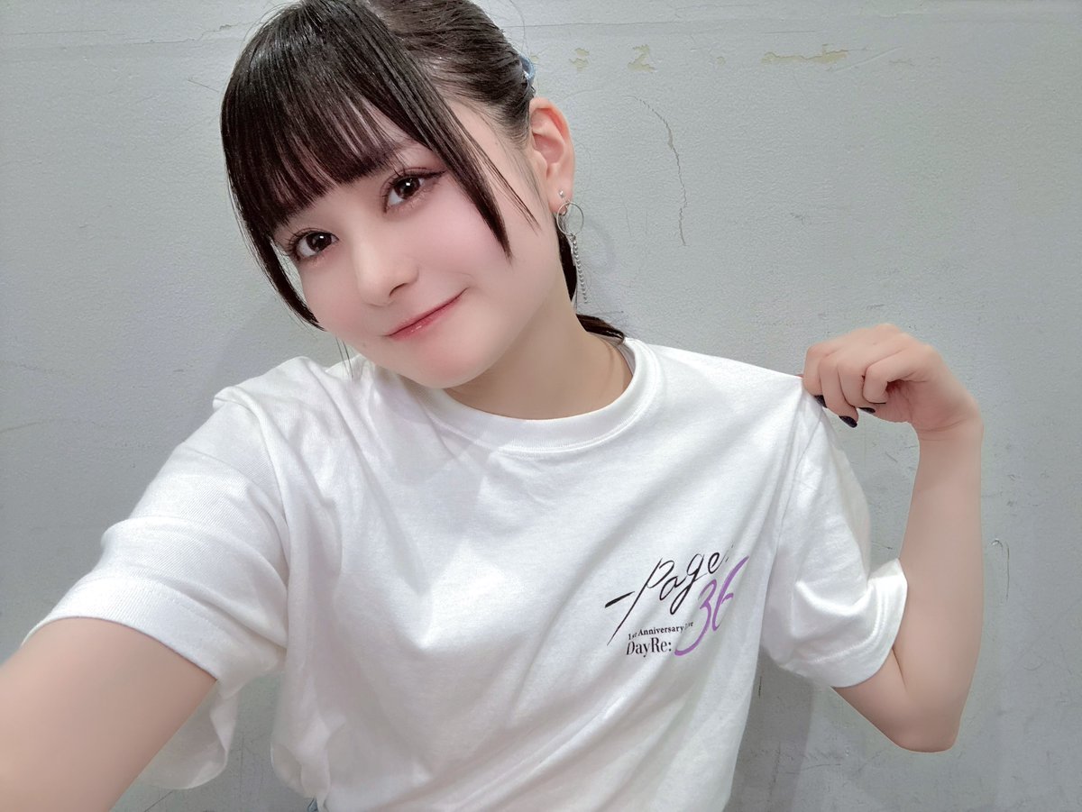 tachibana_mimi_'s tweet photo. (スライドするともっとにこって笑うよ〜!)

特典会はワンマンTシャツでした!🤍
びっくりした〜！？

みんなとお話できて
今日もいっぱいパワー貰ったよ〜!
君のパワーにもなれていたらいいな。

いつも本当にありがとう!
また機会作れるように頑張るよ〜❤️‍🔥 https://t.co/8bU9ekwilc
