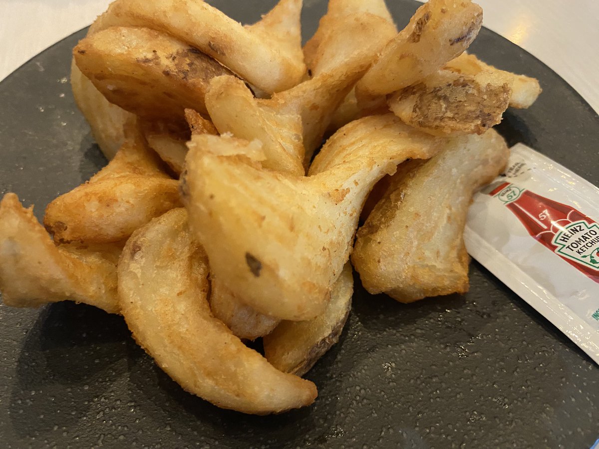 7q638's tweet photo. 東京都現代美術館の目の前で行列ができていたお店
美味しかったから是非行ってみてね🍔 https://t.co/GBbgUjdtsa
