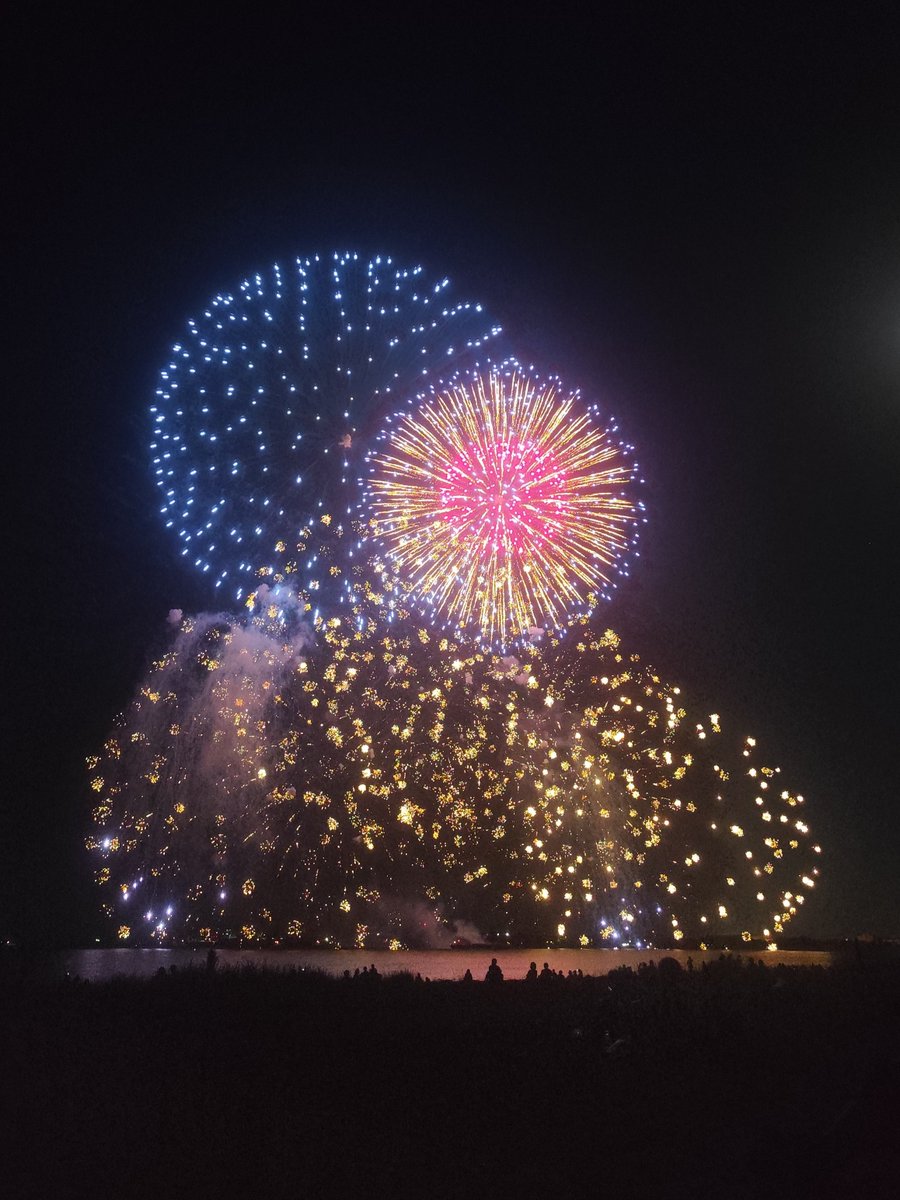 kintetsu_F1's tweet photo. 昨日は津の花火を見に行ってました。今年も綺麗でした！！#津花火大会2026 https://t.co/gVyvW8WCsD