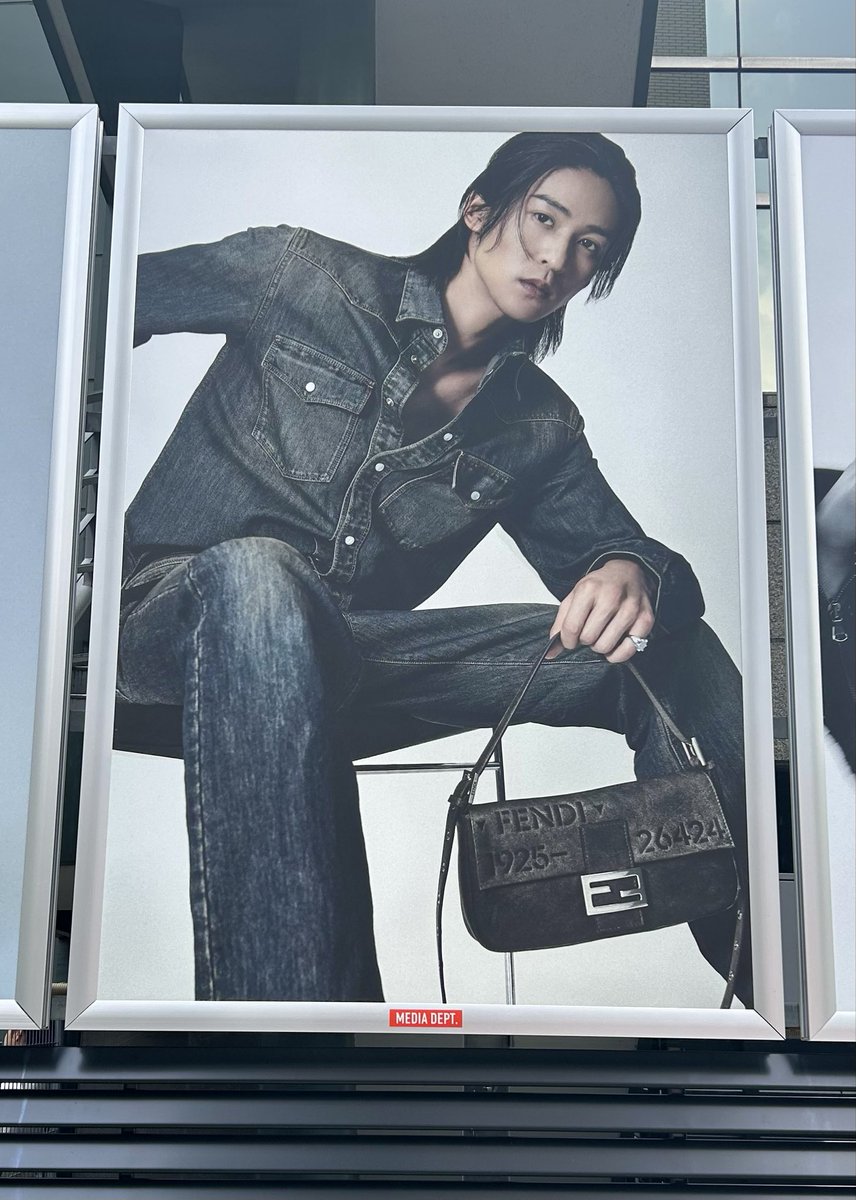 D_momom's tweet photo. この視線がヤバい🫠🖤

チカチカ🙏💦

#目黒蓮 
#RenMeguro 
#FENDI https://t.co/3XC3xPdzrZ