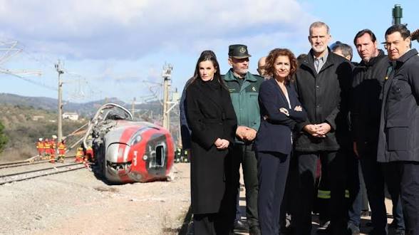 helvtico's tweet photo. Y del tema de los incendios rituales en España, no va a pasar nada como en la Dana o Adamuz y por eso nos dieron la estrella muy merecida 😳😳😳
Somos el pais resiliente por excelencia, unos supervivientes natos q jamás piden explicaciones ni ponen excusas https://t.co/bI6PlAZD9E