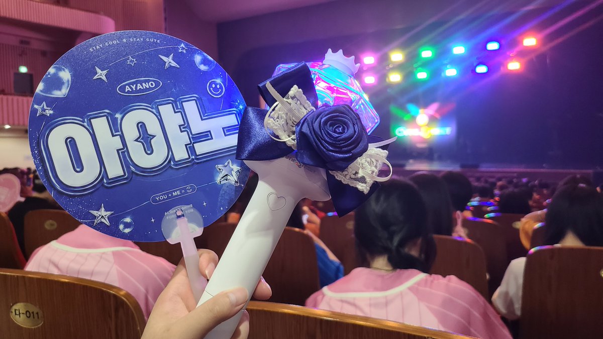 Blueflower_0303's tweet photo. 일요일 콘까지 재밌었다!
가까이 못봐서 조금은 아쉽지만 
멋진 공연 고마워!
내년에 만나자!💙💙💙💙

#増田彩乃 #아야노 https://t.co/qpzrCRl9Qx