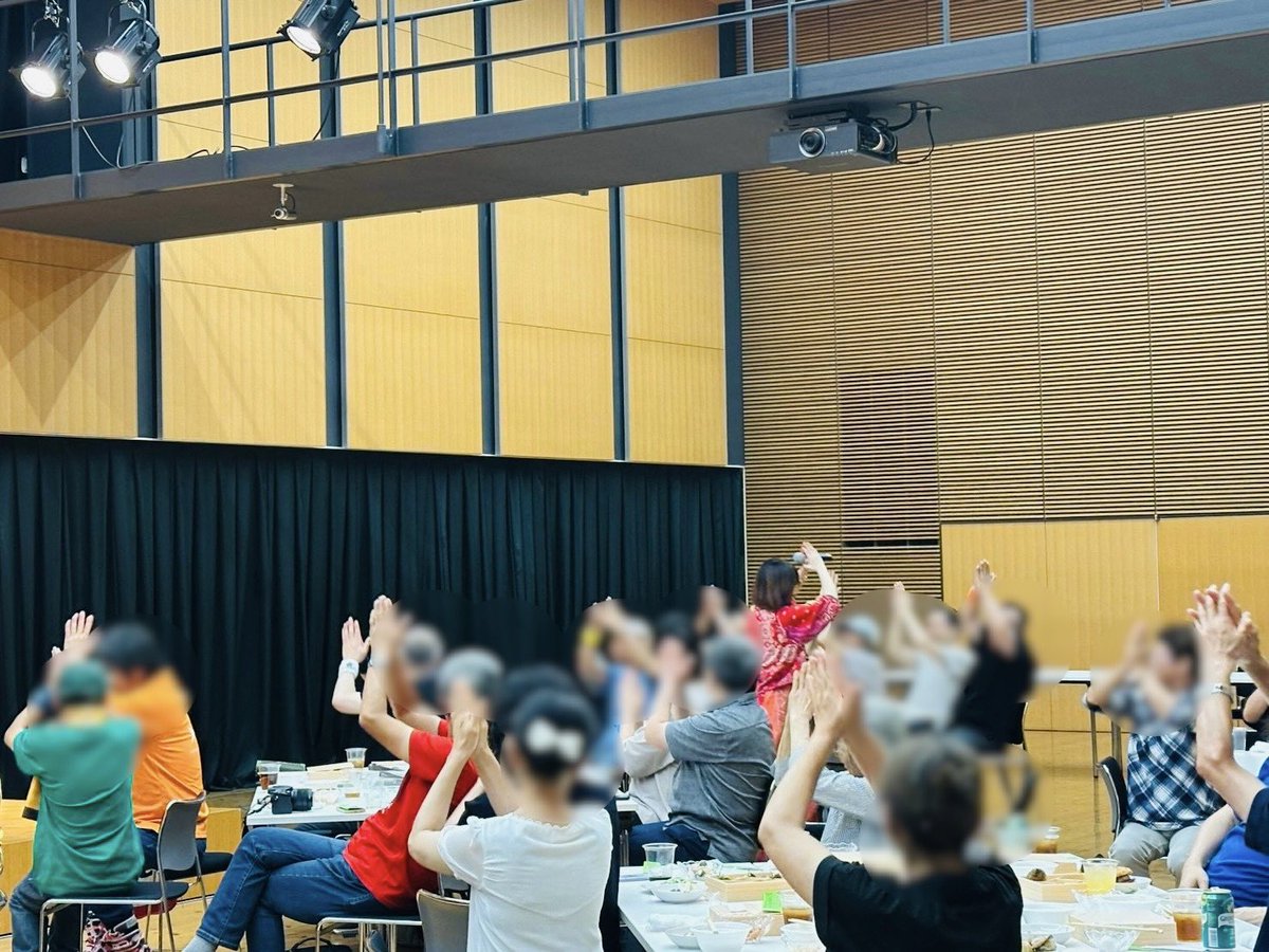 natsunoyama's tweet photo. ボランティアサポート村山・みどりの会
設立15周年記念事業
「チャリティーサマーパーティー
朝倉さやミニライブ」で
歌わせていただきました🎤

美味しいものと音楽は元気の源！！
今日の皆の笑顔が、また誰かを笑顔にする素敵な時間✨
ほんてん、ありがとさまでした💐✨38

#山形 #村山 #みどりの会 https://t.co/Mn9Q9F0mC8