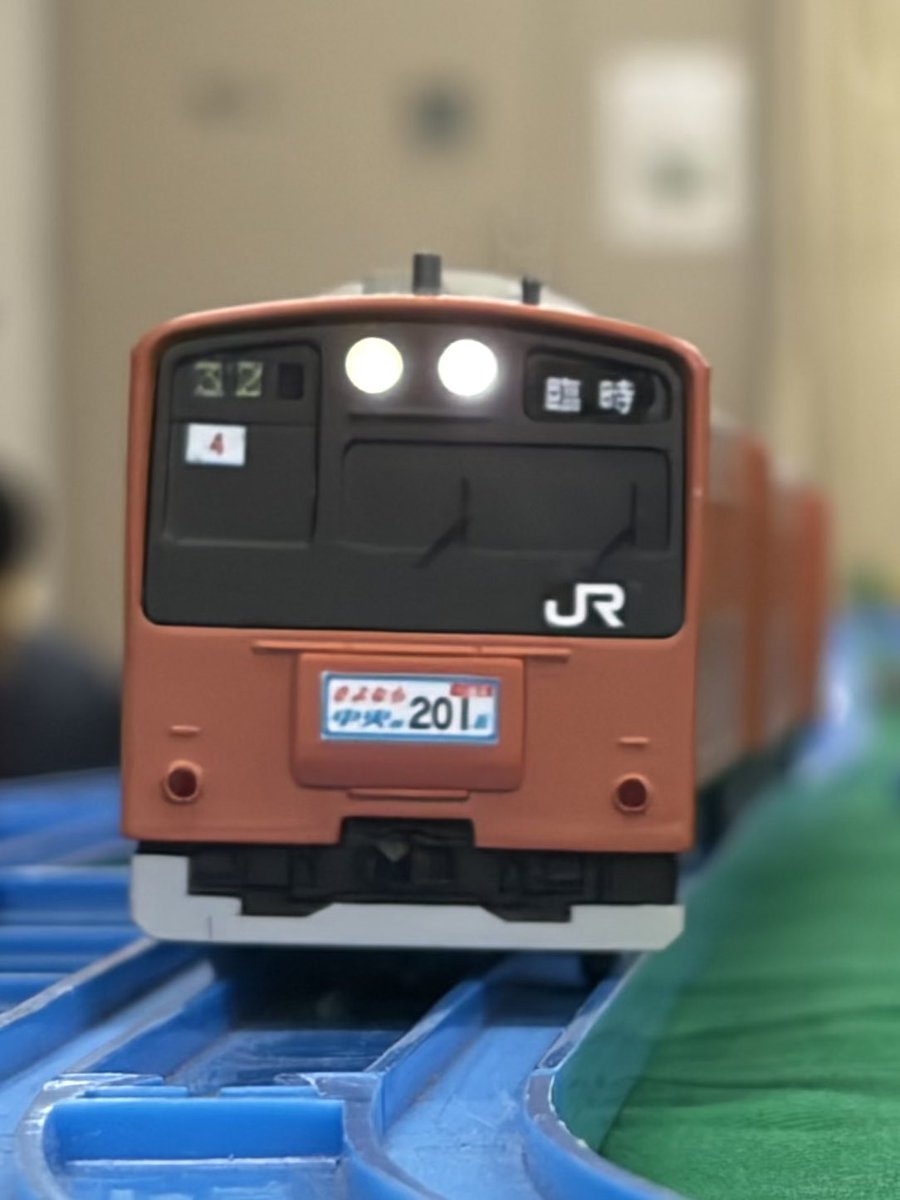 HoA1989136's tweet photo. #改造プラレール　#製造プラレール
#ぷらはち04
新作　JR東日本201系 トタH4編成さよなら運転仕様

車体は3DCADで設計。前照灯と尾灯の電装を行いました。 https://t.co/8PVyFoRSd7