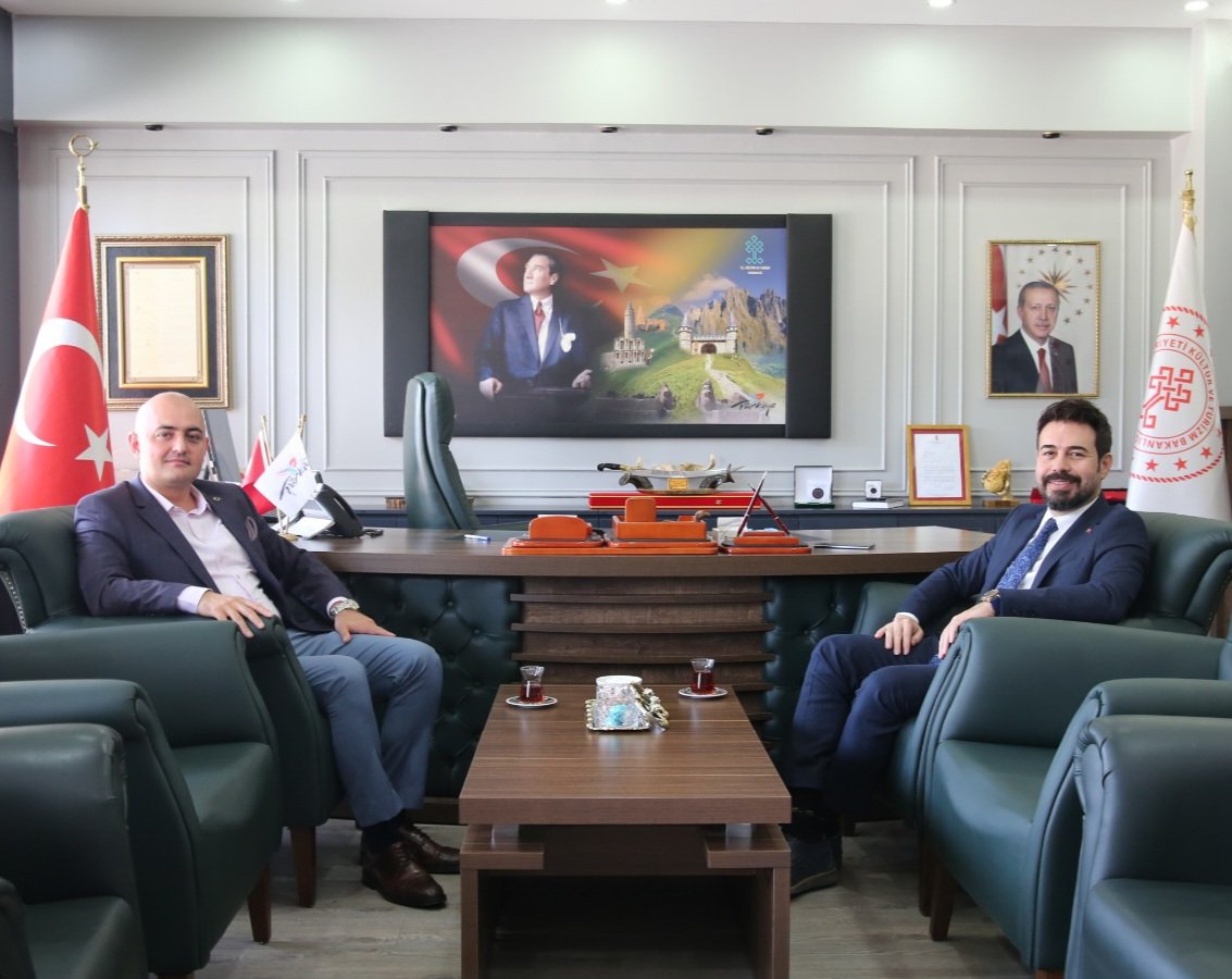 burhan79's tweet photo. VEDA
Değerli dostum, https://t.co/YoVhx32x6Xşsavcım yolun açık olsun, güle güle git inşallah... https://t.co/Im8StBUm5h