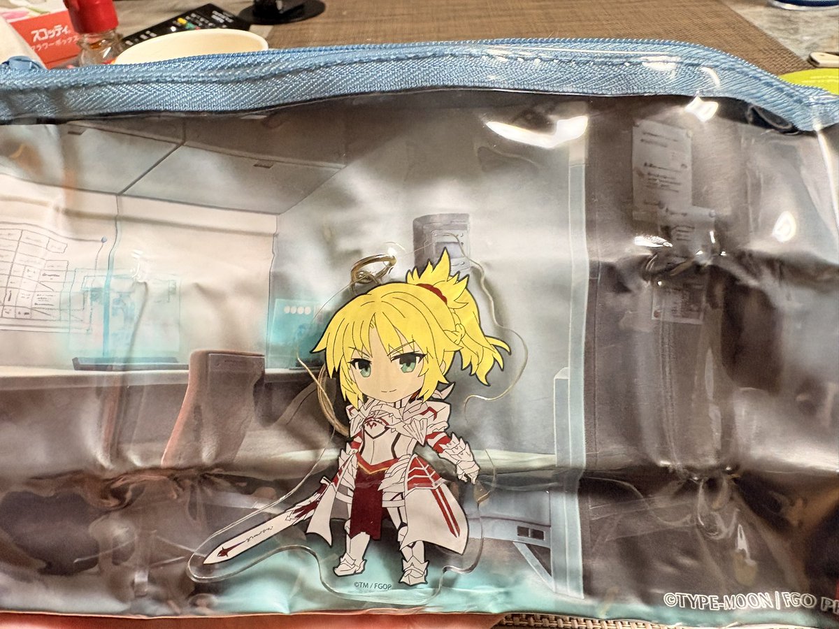 ousagisama's tweet photo. ガチャガチャでマイルーム背景ポーチあったからやってきた！めちゃ良！ https://t.co/nFjbnnXXQ0