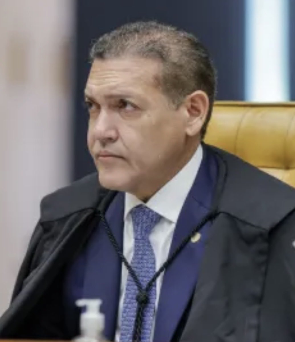 joaquimrib1801's tweet photo. 🚨Neste sábado (25), o presidente do TSE, Kassio Nunes Marques, deu 48 horas para que “Lula”, a Coligação Brasil da Esperança e o ministro da Secom, Sidônio Palmeira, expliquem o uso de canais oficiais do governo para divulgar ações da administração federal durante o período eleitoral. A decisão foi tomada em ação apresentada pelo PL. 
Nunes Marques também determinou que Meta e X preservem todas as postagens questionadas para análise da Justiça Eleitoral.
