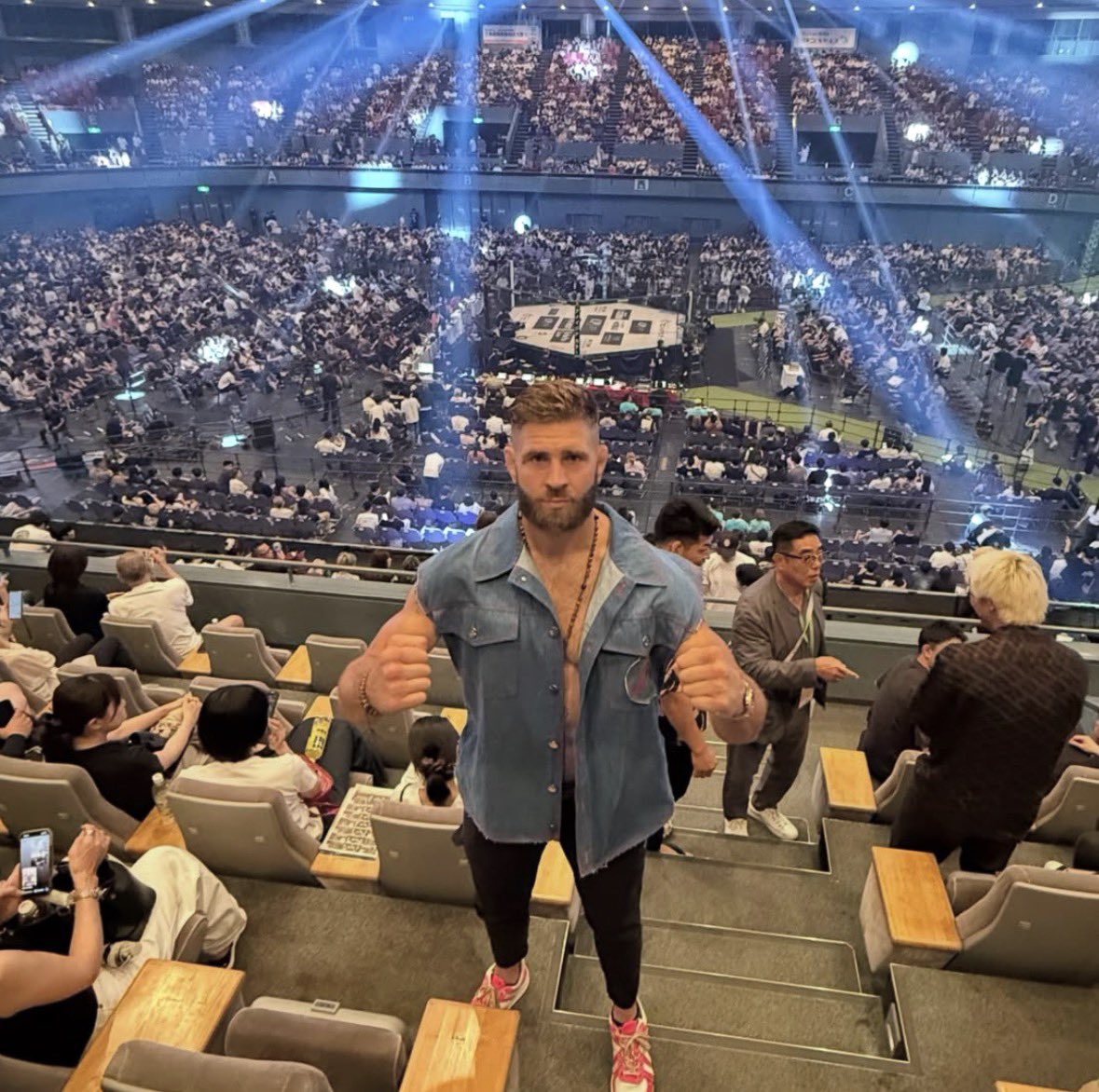 CageSideNote's tweet photo. 東京にも来る模様です👀

イリー🇨🇿🗣️
「初めての(子供と)一緒の休暇 🙏
美しい場所でエネルギーを充電する🔥」

「友人たちに会い、先人に敬意を表し、神道や仏教の寺社で瞑想する。
今は富士山の7合目に滞在中。
少し休憩して、今夜は寝ずに登る。」

「さあ、行こう！⚡
そして7月29日に東京で会おう。」

📸jirkaprochazka(IG) #RIZIN #UFC