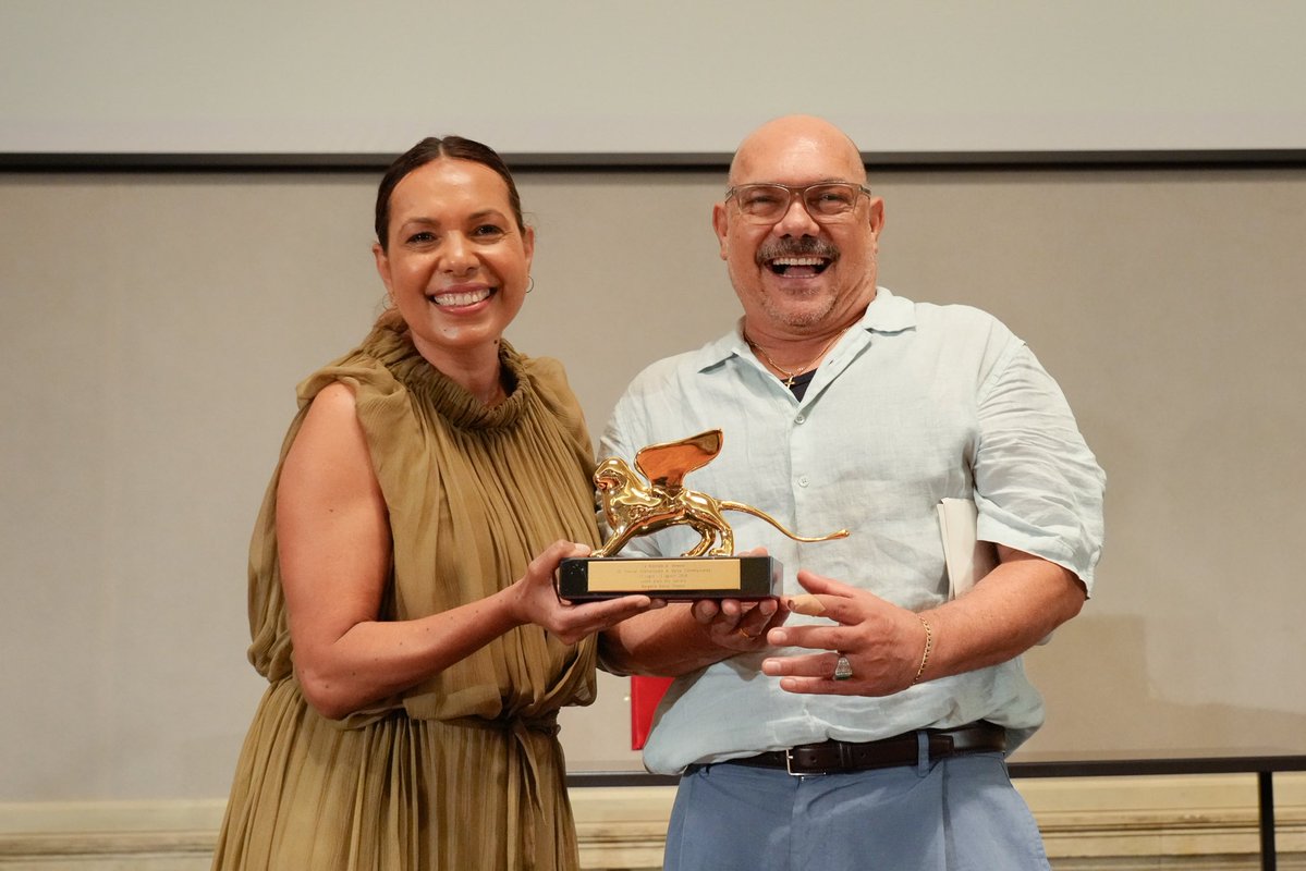 la_Biennale's tweet photo. #BiennaleDanza2026 #GoldenLion #FrancesRings and #StephenPage (#BangarraDanceTheatre): “Bangarra Dance Theatre is a Wiradjuri word meaning ‘to make fire’. We see ourselves as storytellers and fire-makers, sharing stories whose core purpose is to protect, preserve, and promote the living heritage of First Nations peoples. That is why we work closely with our community and Elders, strengthening the connection between our past, present, and future. We nurture the transmission of knowledge across generations and see Bangarra as a cultural force. We regard the communities as family, our staff as supporters, and the public as friends. For more than three decades, Bangarra has used its platform to give a voice to First Nations communities.”