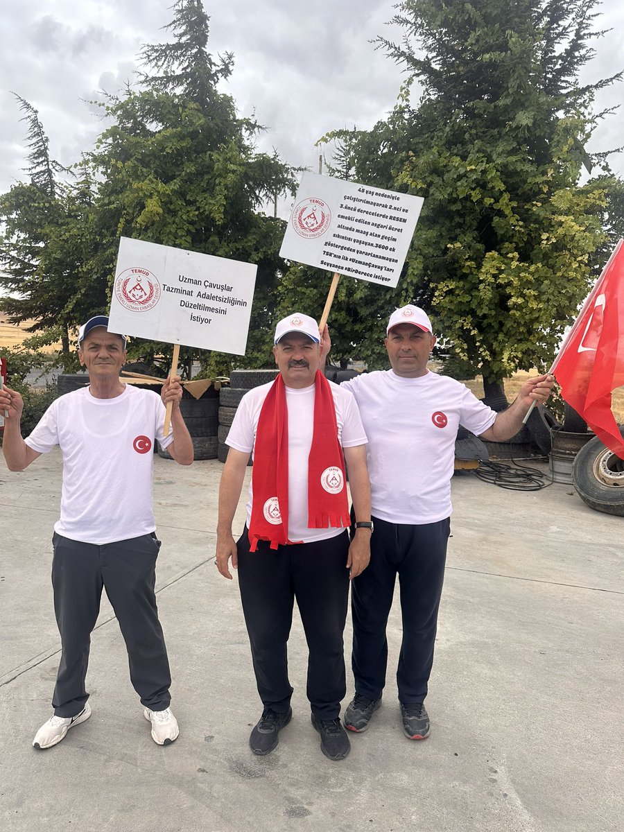 alitilkici38's tweet photo. #KahramanlaraHakYürüyüşü
#UzmanÇavuş
3ncü gün 50 nci km
Vatan Savunmasının Sözleşmesi Olmaz
Emekli Türk Askeri Açlık sınırında Maaş alıyor
@TEMUD_2024 https://t.co/ekwug1b6m6