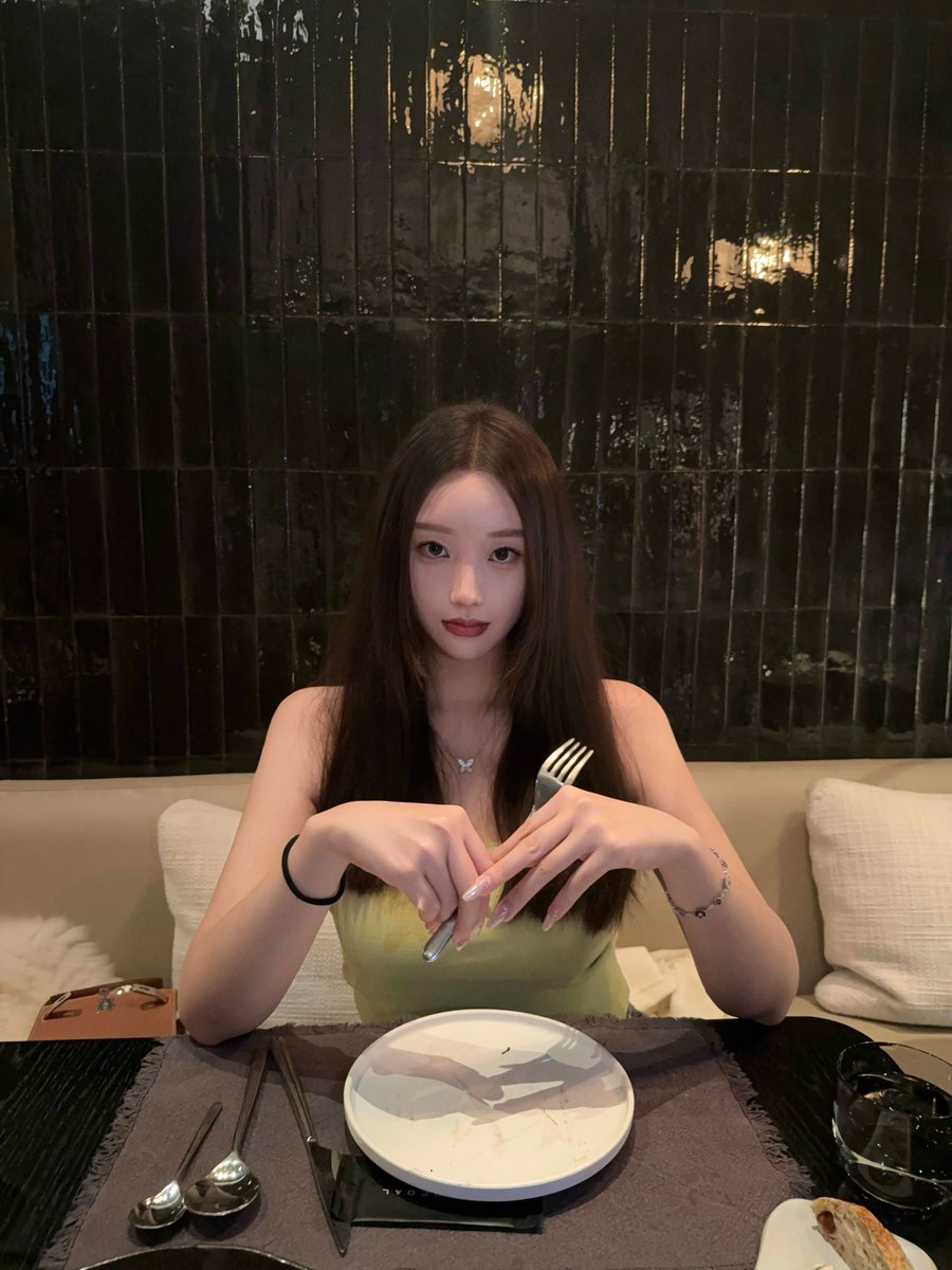 Mo0923v075's tweet photo. Enjoying a leisurely dinner at a stylish Western restaurant during the holidays, with delicate appetizers and seafood pasta, was absolutely delicious. A highly recommended restaurant!😍 https://t.co/sWFxYn0GcJ