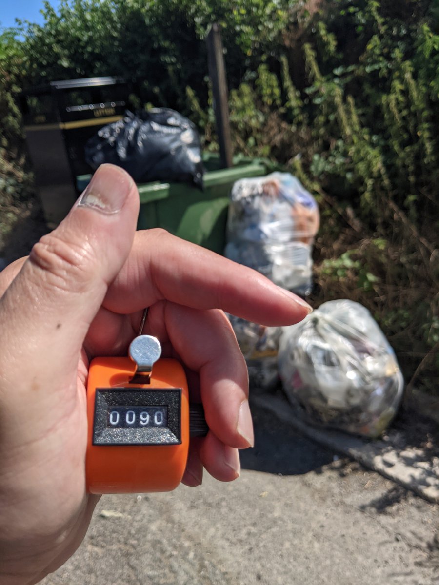 EricTorrington's tweet photo. 3-pick #Sunday with #coffee & cardamon tray bake at #MusetteEats . #Coaley Peak Viewing Point the A46 #Nailsworth with Carol & A38 #Cambridge homeward bound. Over 750 #litter items & 3 bags dedicated to @markrowlands569 #onemillionbags #litterpollution #gloucestershire @StroudDC https://t.co/k8Kec7F0wS