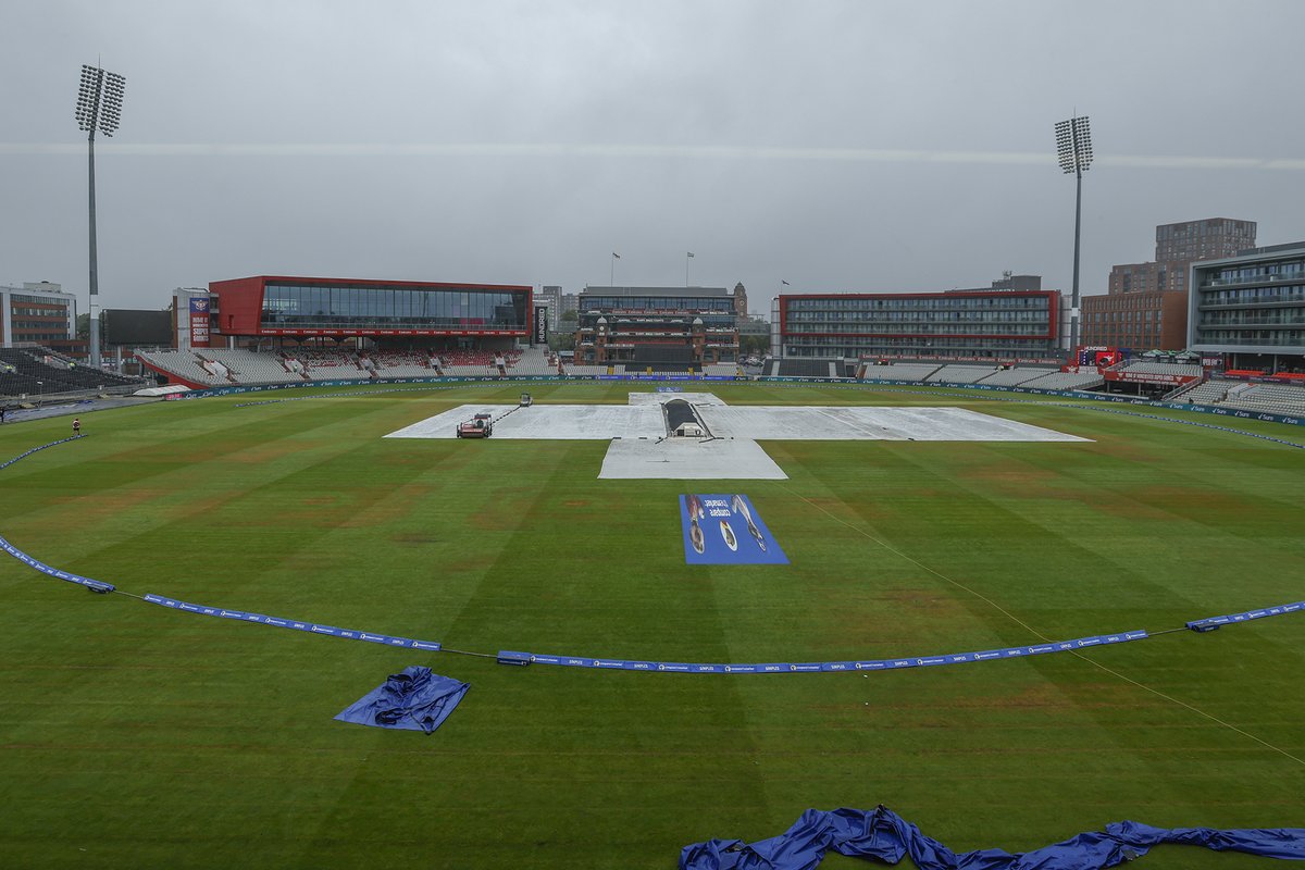 EmiratesOT's tweet photo. Unfortunately, the women's game has been abandoned here at @EmiratesOT. ☹️

We now await further updates on the prospect of play for the men's game. 

Follow our Prospects of Play blog here for regular updates. ⬇️

https://t.co/RnmVS1ZjMB https://t.co/ND2cXoh33A