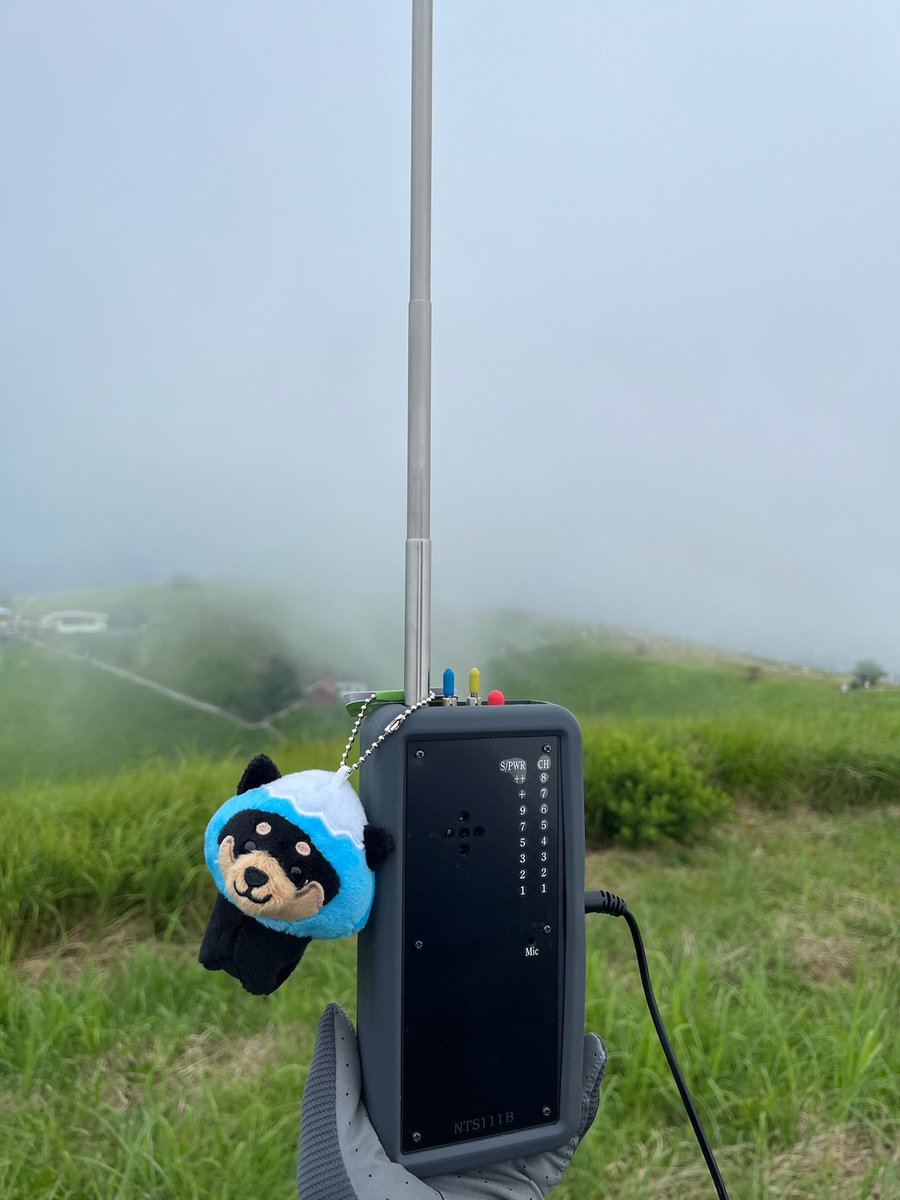 sumida_K609's tweet photo. 伊東市大室山からSV参戦。
25日の山岳RC、LCRで八丈島のSS44局とお繋ぎいただいたのを皮切りに、両日共LCR、特小、CBで存分に楽しませていただいた。
CBは遠距離と近距離のEスポとGWがひしめき合っていて、なかなか思うように交信できなかった。でも大満足のSVとなった。
各局に感謝！ https://t.co/GBELANtSbY