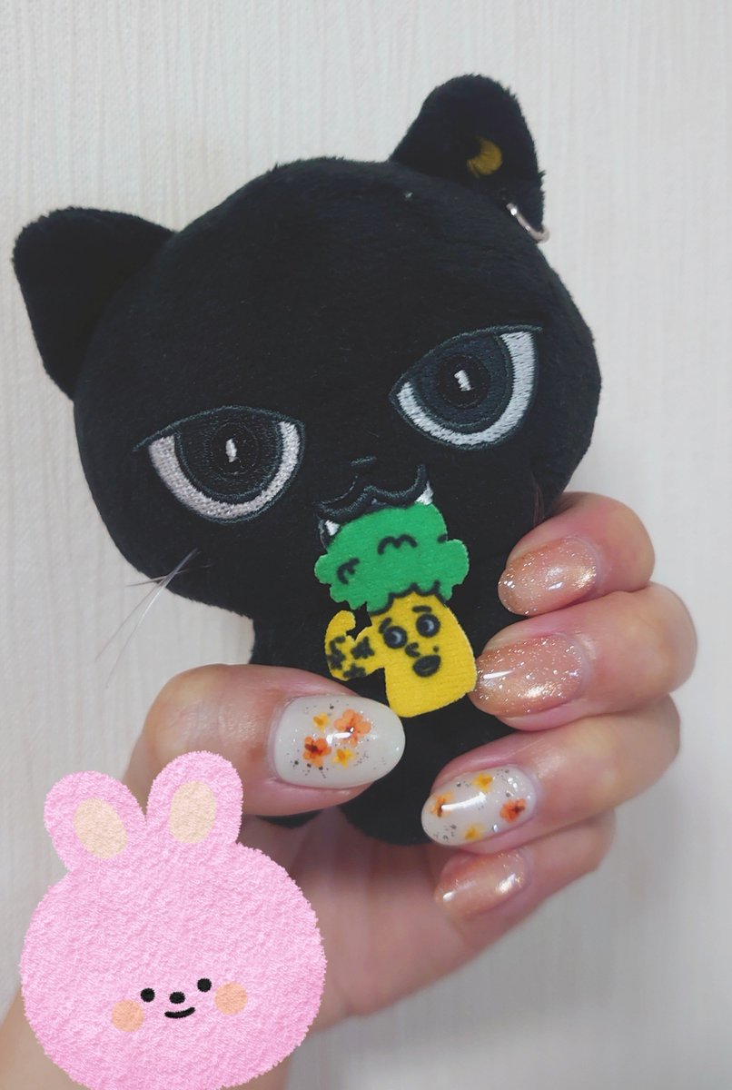 utausa1469's tweet photo. 今回のネイル、ツアーがSun Flowerでひまわりだからってネイリストさんにお願いしてオレンジやイエローを使ってめっちゃかわいくしてもらった✨ https://t.co/zoMcxkFR2Y