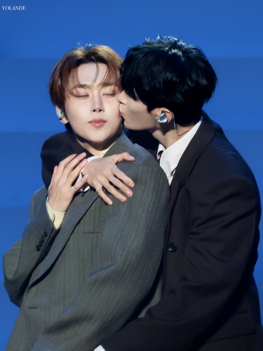 BB0O116's tweet photo. 하 진짜 볼뽀뽀 하는데 반지까지 보이니까 막 그래 어.. https://t.co/j0XpySzioX