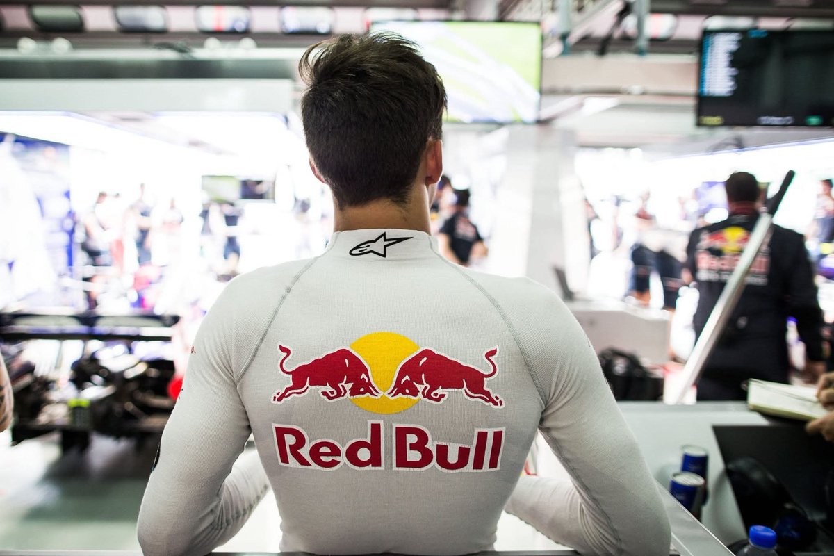 selaiollie's tweet photo. so glad sepang is back on the calendar this season! and the malaysia grand prix is actually where pierre made his F1 debut 🔙 in 2017 🥹🤍⭐️ https://t.co/lpPsZvehip