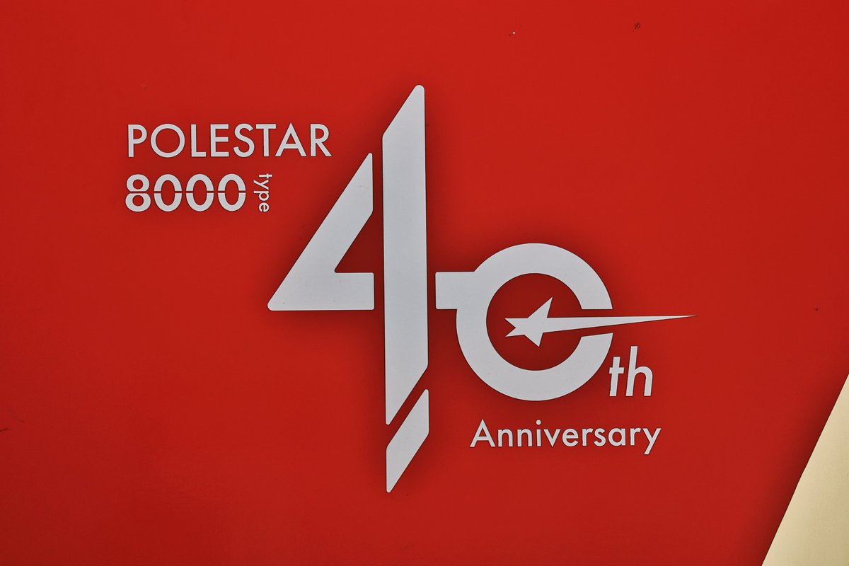 noafactory's tweet photo. 北大阪急行電鉄　８０００形８００７Ｆ「ポールスター号」「営業開始４０周年記念」ＨＭ掲出編成＠新大阪
土曜日３３２３Ｆ捕獲後、ついでにコレも捕獲出来そうだったので３０分ほど待ちました。
#北大阪急行電鉄
#８０００形８００７Ｆ
#ポールスター号営業開始４０周年記念
#新大阪駅 https://t.co/dwgR8sd80t