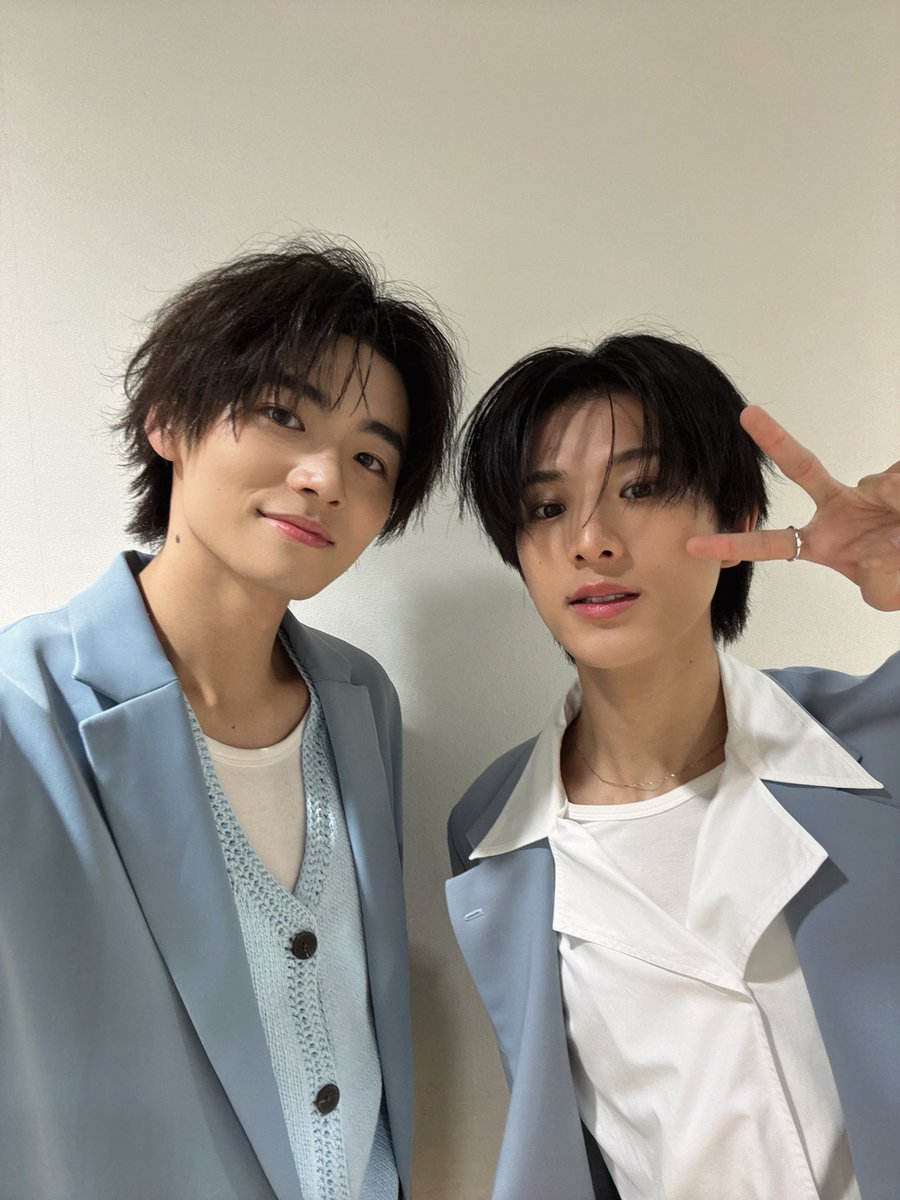 haruhi_iuchi712's tweet photo. 『コントラスト』
公式ビジュアルブック発売記念イベントありがとうございました！

凄く幸せな空間でした！！
お渡し会もトークショーも凄く楽しかった！

皆さんからの愛、
受け取りました❤️‍🔥

これからもよろしくお願いします！
絶対また会いましょう‼️

#ドラマコントラス���
#阿久根温世
#井内悠陽 https://t.co/ZCi4DXuf4R