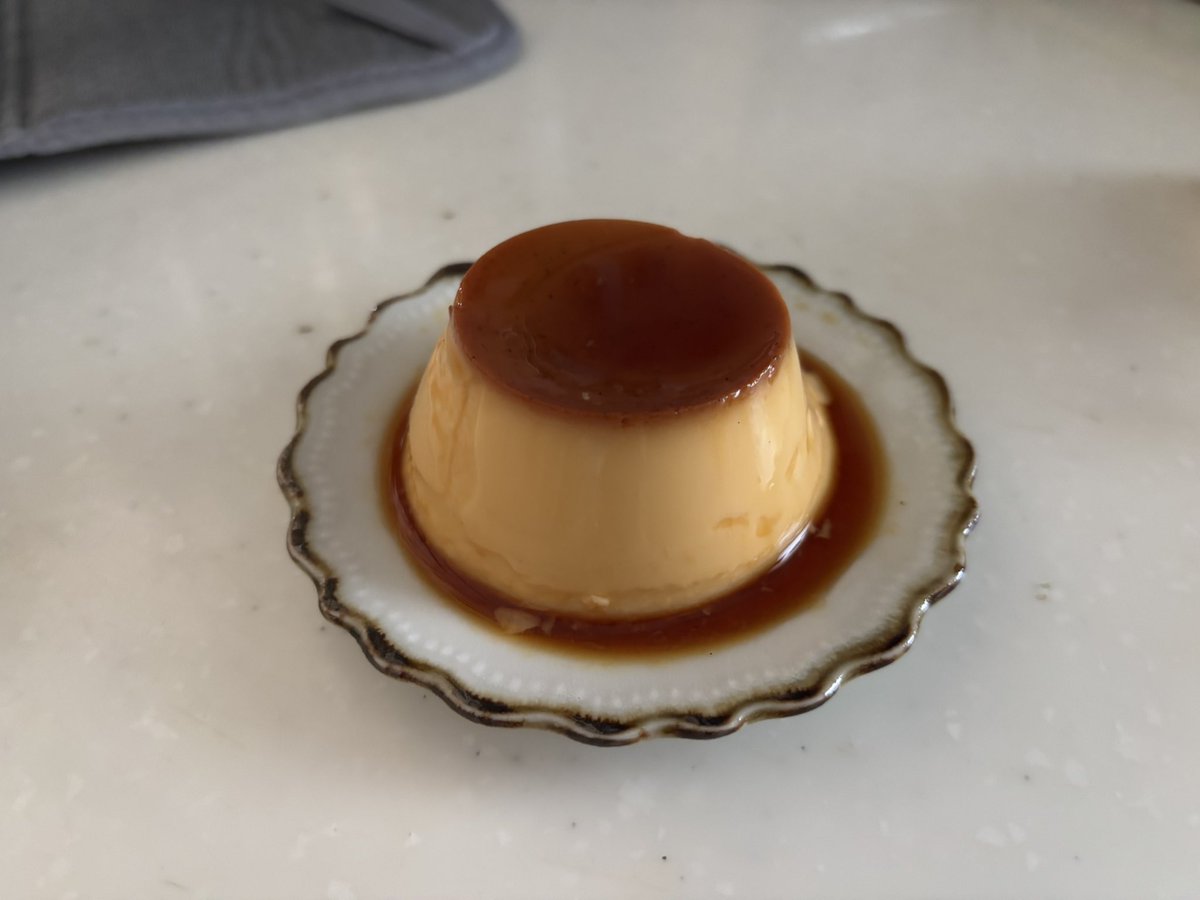 L_O_BackStreet's tweet photo. 卵と牛乳と砂糖の、シンプルなプリン https://t.co/0Vov9L7Sq1
