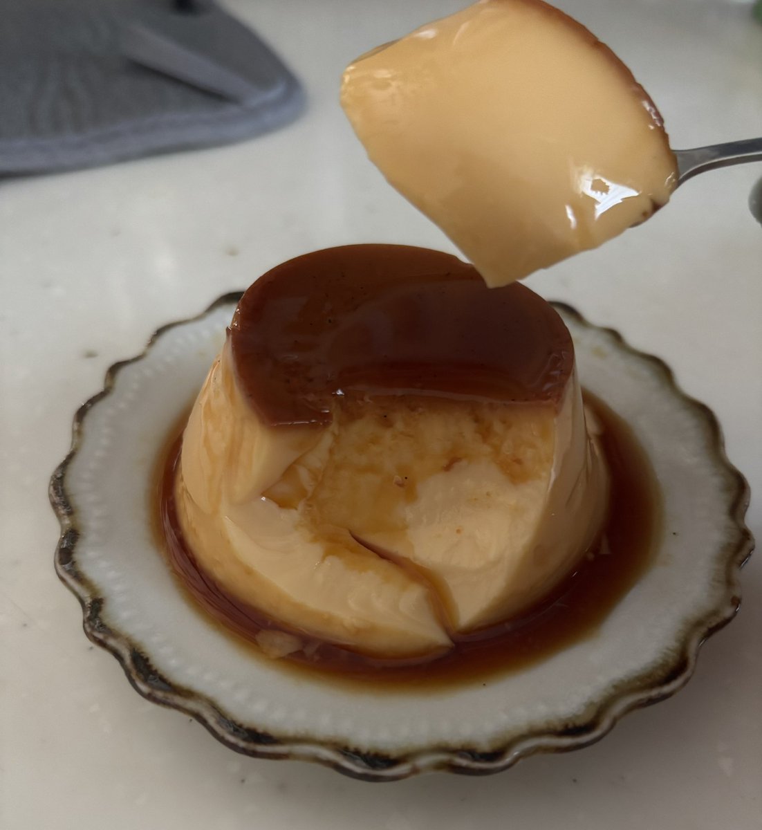 L_O_BackStreet's tweet photo. 卵と牛乳と砂糖の、シンプルなプリン https://t.co/0Vov9L7Sq1