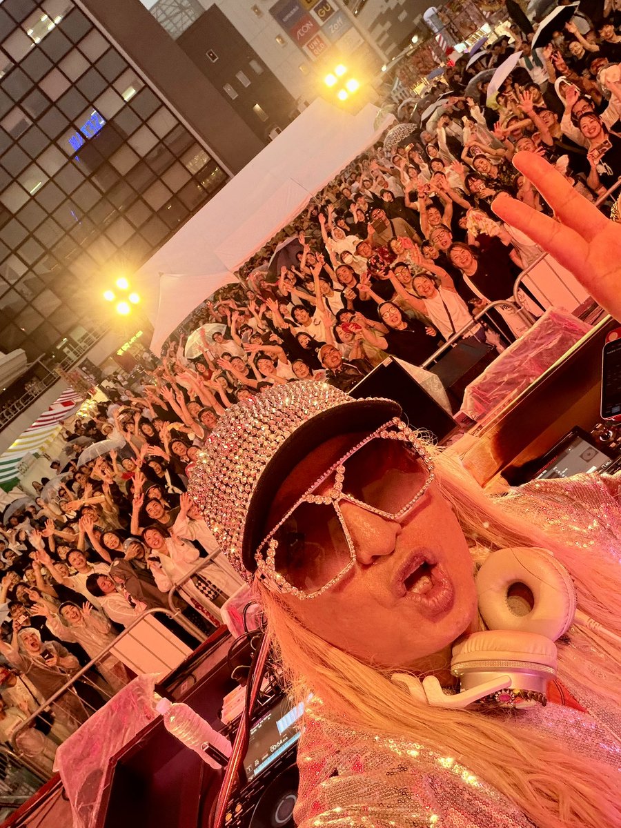 DJKOO_official's tweet photo. JIM BEAM SUMMER FES in NIIGATA！！
ありがとうございます！！

雨雲を吹き飛ばす新潟の皆さんの盛り上がり！！マジでホント最高でした！！

そしてなんと！Sonar Pocket × DJ KOO 初コラボレーション！WOW WAR TONIGHT 万代シテイがひとつになって爆盛り

テレビ新潟スタッフ皆さん、
後輩の新潟DJ's

出会えた皆さんに心から感謝 DO DANCE！！

#JIMBEAN 
#テレビ新潟 
#SonarPocket 
#DJKOO