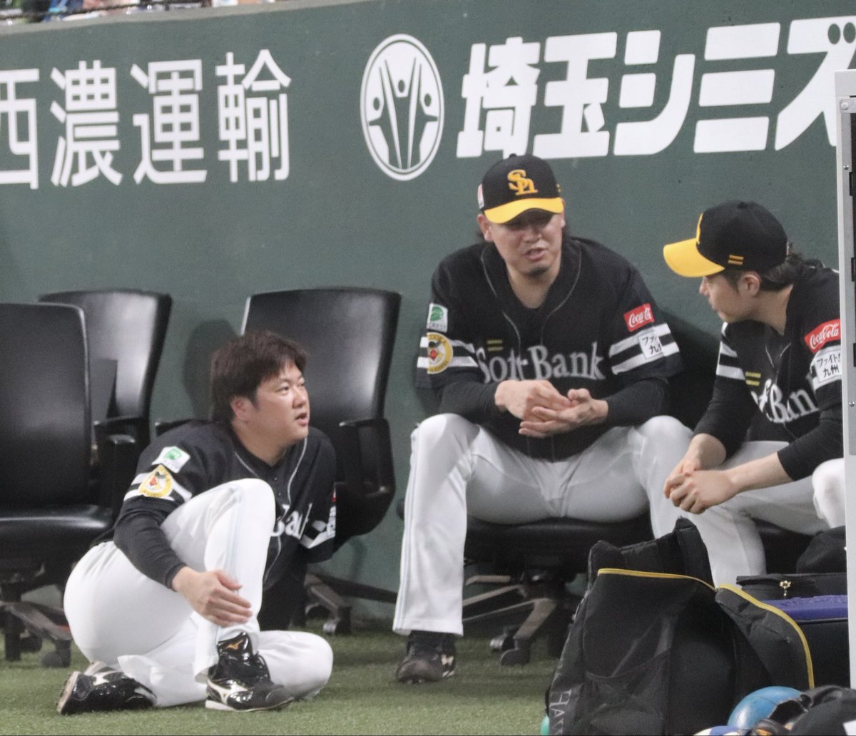 INA23777's tweet photo. ブルペン陣
#津森宥紀　#杉山一樹　#松本裕樹
#sbhawks https://t.co/EB4WzlKTqZ