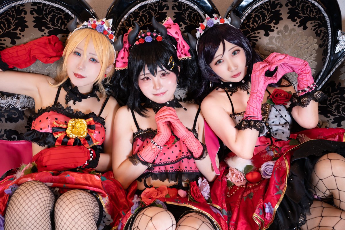 kamocomi's tweet photo. 【Cosplay】
LoveLive!School idol festival
μ's 😈 小悪魔編 

　　༻༻༒༺༺

誘惑のあとには、甘い夢を♡

　　༻༻༒༺༺

🩵 @batak0n_cos
💜 @kamocomi
🩷 @kschan_no_cos2w
　
P📷 @Mistral_Gray

#海未の日の小悪魔あわせ0720 https://t.co/hdtFpbY20b