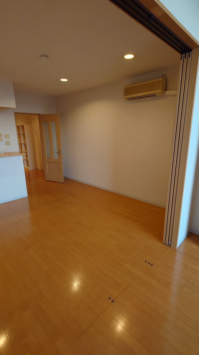 Hare_Intifada's tweet photo. ついに、今の部屋の片付けが完了しました。
長々居てしまったけど、色んな思い出が作れて良かったのかな。
今までありがとうやで！！！ https://t.co/8bKpbXS26A