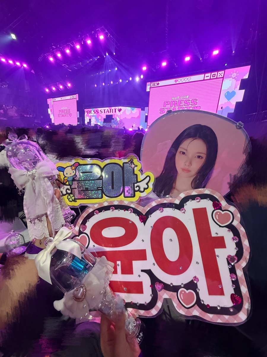 illit_y's tweet photo. 오랜만에 만나서 너무 행복했엉…
윤아짱이 행복해 보이고 즐거워하는 모습을 보니까 나까지 행복했어… 역시 윤아짱을 정말 많이 좋아하는구나 다시 한번 느꼈어ㅠㅠㅠㅠ
요즘 바빠서 자주 못 보러 갔는데, 이제는 더 자주 보러 가고 싶어（т-т） 영원히 사랑행💖💖💖 https://t.co/mKPNKNxXut