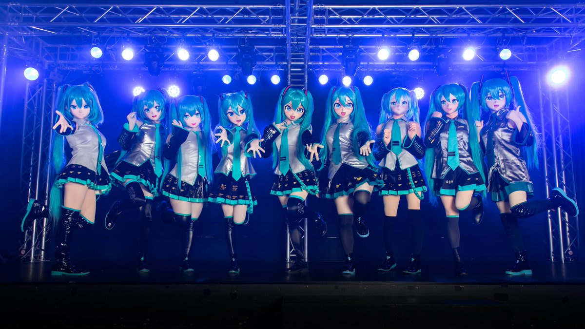 MikuK_na's tweet photo. 7月25日に #ミク合わせ2026 の撮影会をやりました！
今回は、ミクさんが9人参加していました～！

次回はもっとミクさんとカメラマンさんを集めたいです！

Cast:
@miku_dx7
@isshiishi241084 
@S20A1R11A 
?
私
@horosama 
@tayama_kig_kig 
@king_of_goffi 
@takayamagoimpa1 

Photographers:
@aoi_sailor 
@TohmaMasaki 

Support:
@Taneza233032 

#着ぐるみ