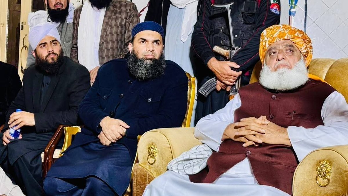 Zarqawee313's tweet photo. ہم بطور پاکستانی شہری  
مولانا کے ہر اس موقف کی نہ صرف تائید کرتے ہیں بلکہ اسکے ساتھ ہر میدان پر نکلنے کیلئے بھی تیار ہے جو موقف ملک کے نظریات اسلامی تشخص اور ائین کے تحفظ کیلئے ہو
#عوام_مولانا_کے_سنگ
#حق_کی_آواز_جمعیت
#نکے_دا_پروپیگنڈا
#شہدابہانہ_خزانہ_نشانہ
#ذخائر_کے_چور https://t.co/KdqGP1LpaB