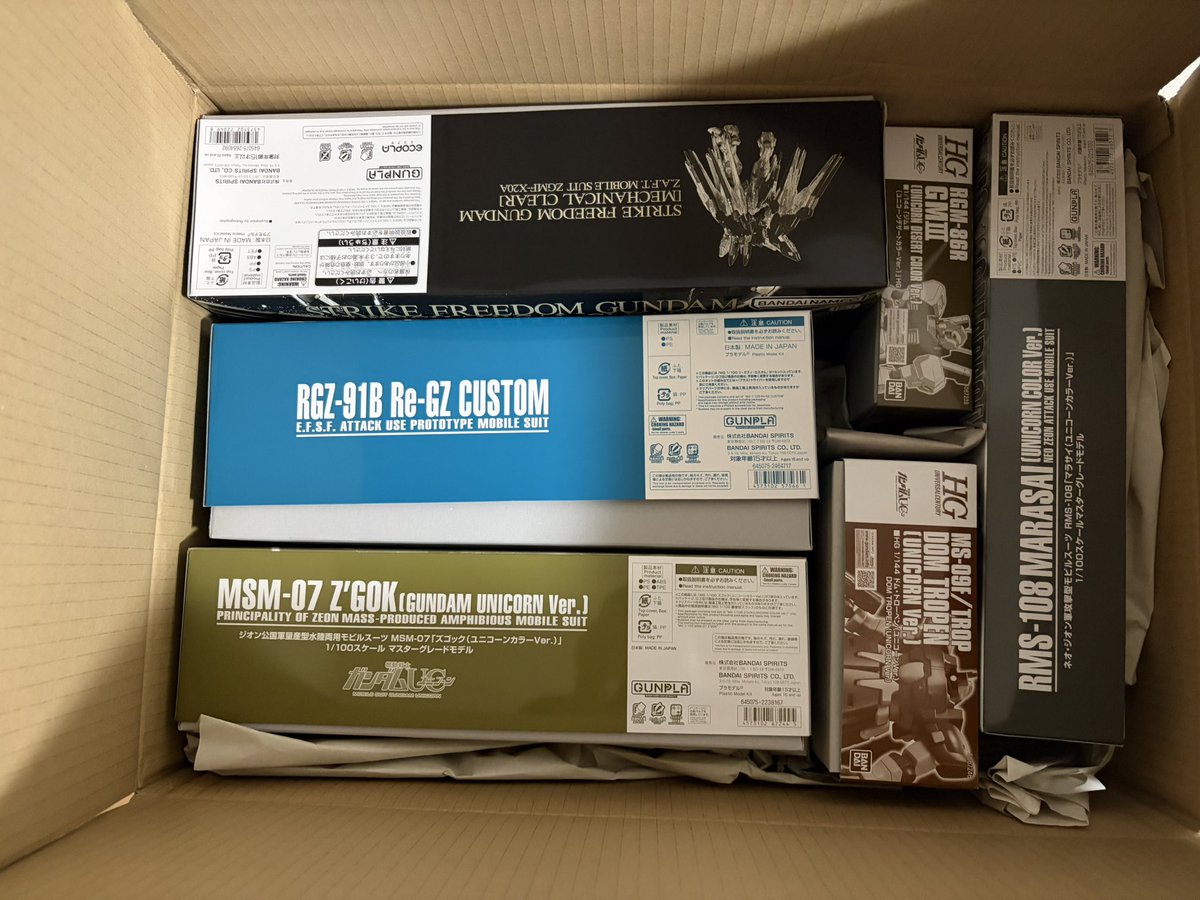 teddy82703's tweet photo. プレバンから大量に届きましたー🙌
最近買うペースと作るペースが比例してないので罪が増えてく😩 https://t.co/K9WmUfghgy