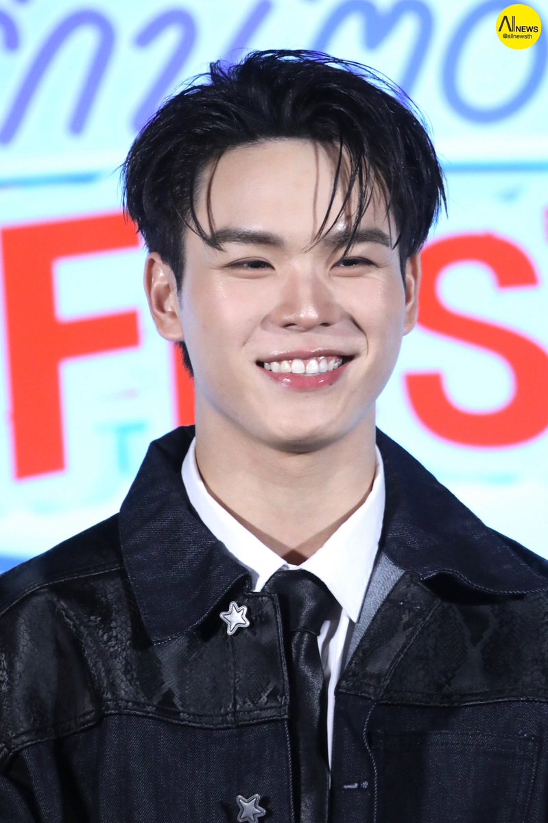 AllNews_th's tweet photo. “ปิง-กฤตนัน” ช่วงสัมภาษณ์ก่อนเริ่มงาน “Match Point รักนี้ต้องเสิร์ฟ The First Match” 

FIRST MATCH FIRST SERVE

#MatchPointSeriesEP1
#PingKrittanun #TeshowPing 
#MatchPointSeries #GMMTV https://t.co/9HoVcngp5v