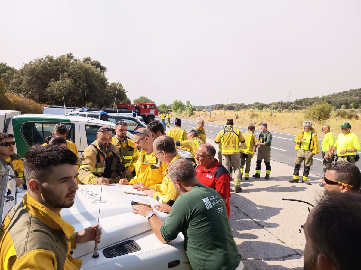 AlfonsoRuedaGal's tweet photo. Quero agradecer o traballo dos profesionais nos incendios, en especial aos desprazados pola @Xunta en León e Ávila.

Galicia a disposición https://t.co/OK0G3HQNJn