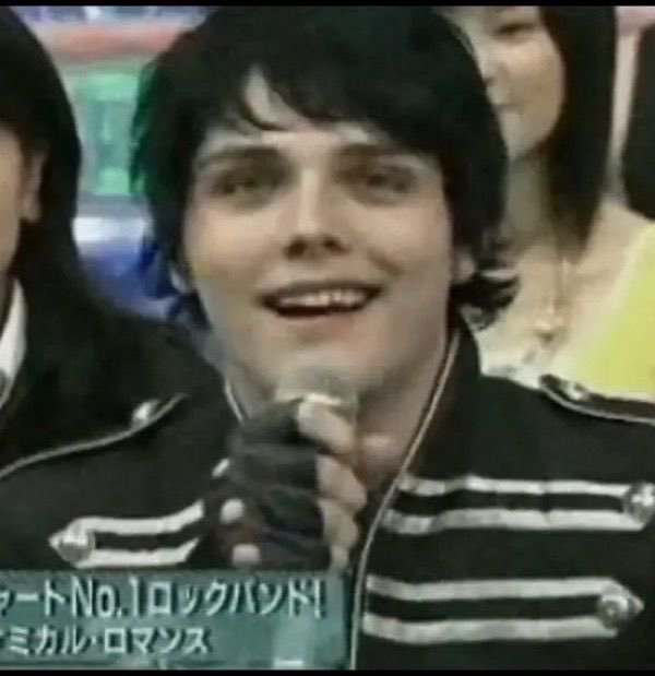 _pinkcellophane's tweet photo. hes so Kbityway here . like he almost has Fangs and a Mane https://t.co/NipimMNDue