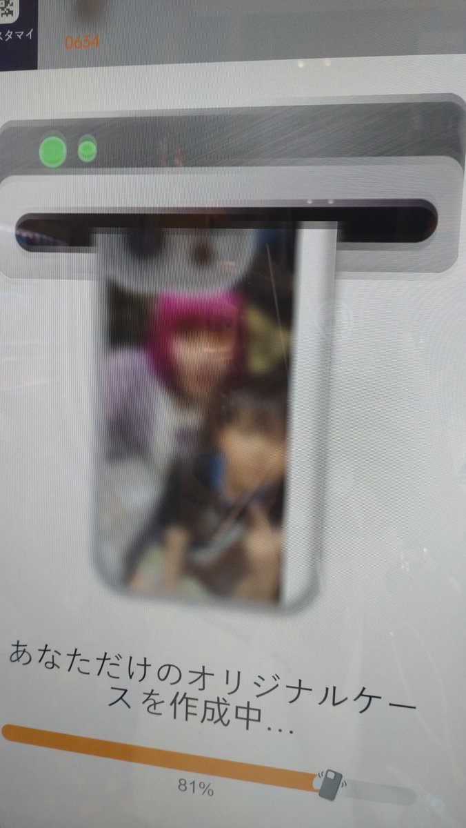 20mbhong's tweet photo. 昨日は推し活スマホケースが作れると噂で聞いたので、難波のエディオンに行ってきた。けどなんとｉＰｈｏｎｅ専用だったので、ママのケースを作成。
家族の推し活ケース完成。
＃推し活ケース https://t.co/gbszybbEt7
