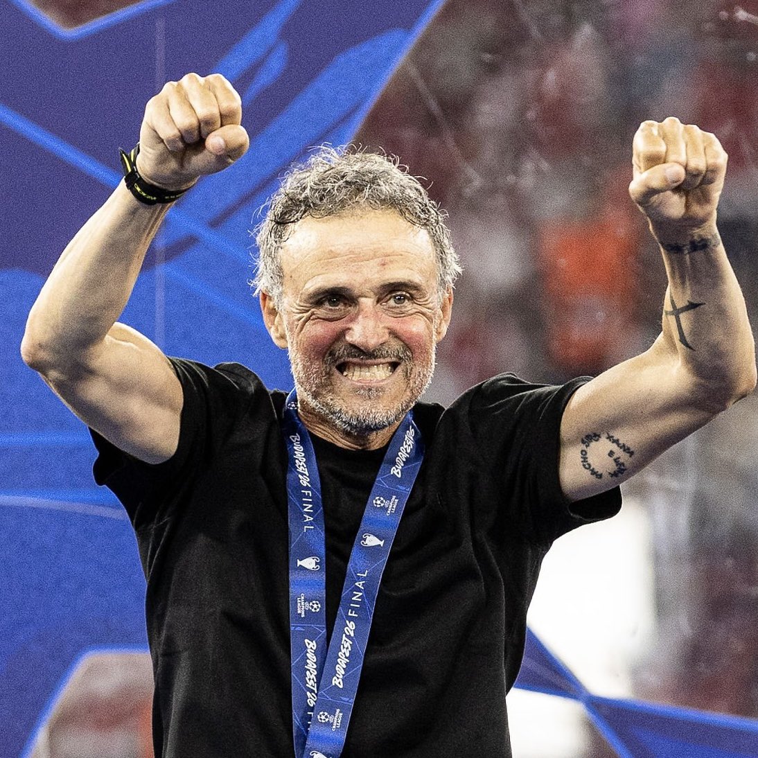 ActuFoot_'s tweet photo. 🚨 LUIS ENRIQUE 🇪🇸 EST CLAIR : IL NE VEUT QUE DES JOUEURS ENGAGÉS ENVERS LE PSG ! ❤️💙

Il ne garantira une place de titulaire à PERSONNE. ❌ 

🗞️ @JacobsBen https://t.co/zpD4q67DLt